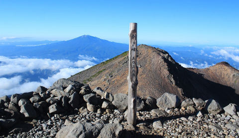 Kengamine Summit