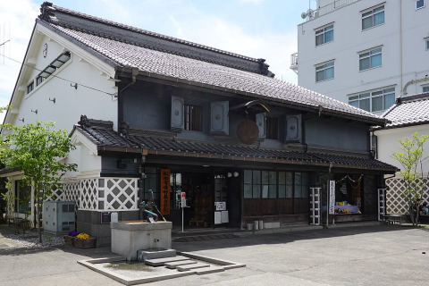 Nakamachi Kurassic-kan