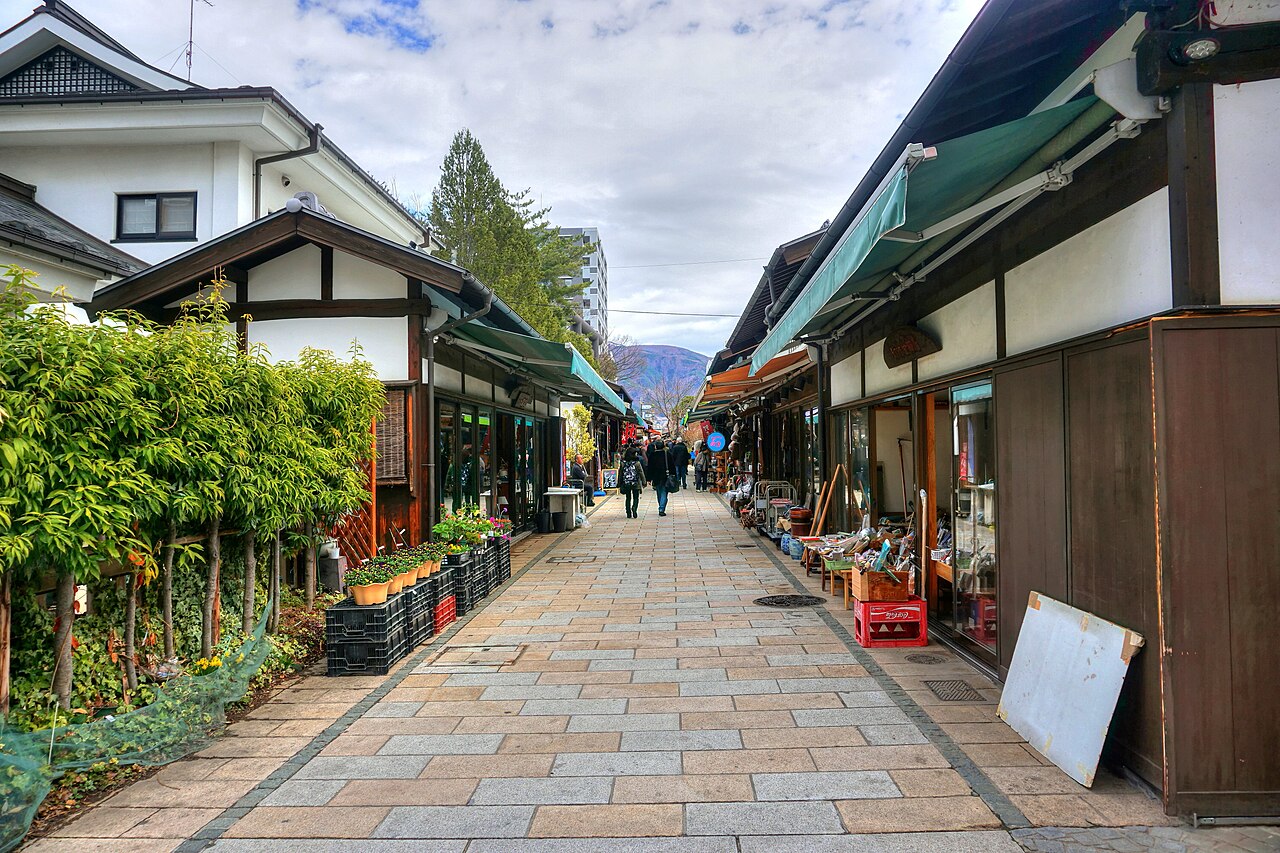 Nawate-dori (Frog Street)