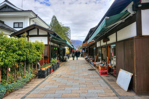 Nawate-dori (Frog Street)