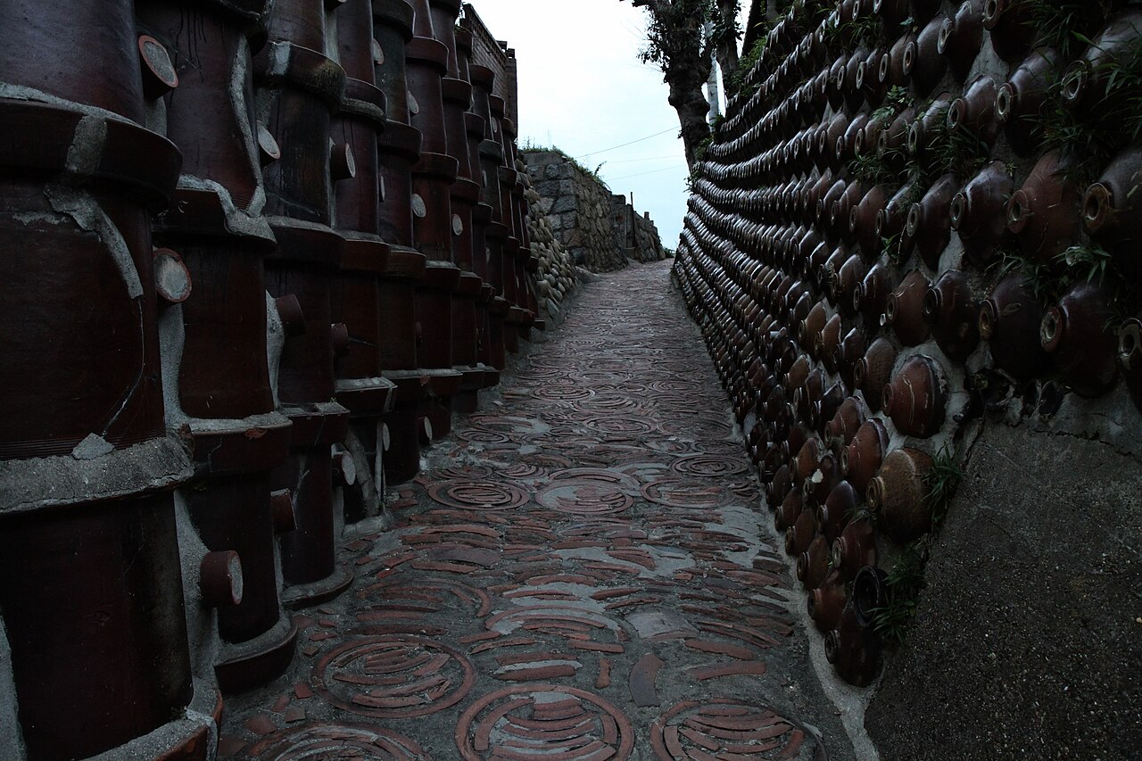 Dokan-zaka (Clay Pipe Slope)