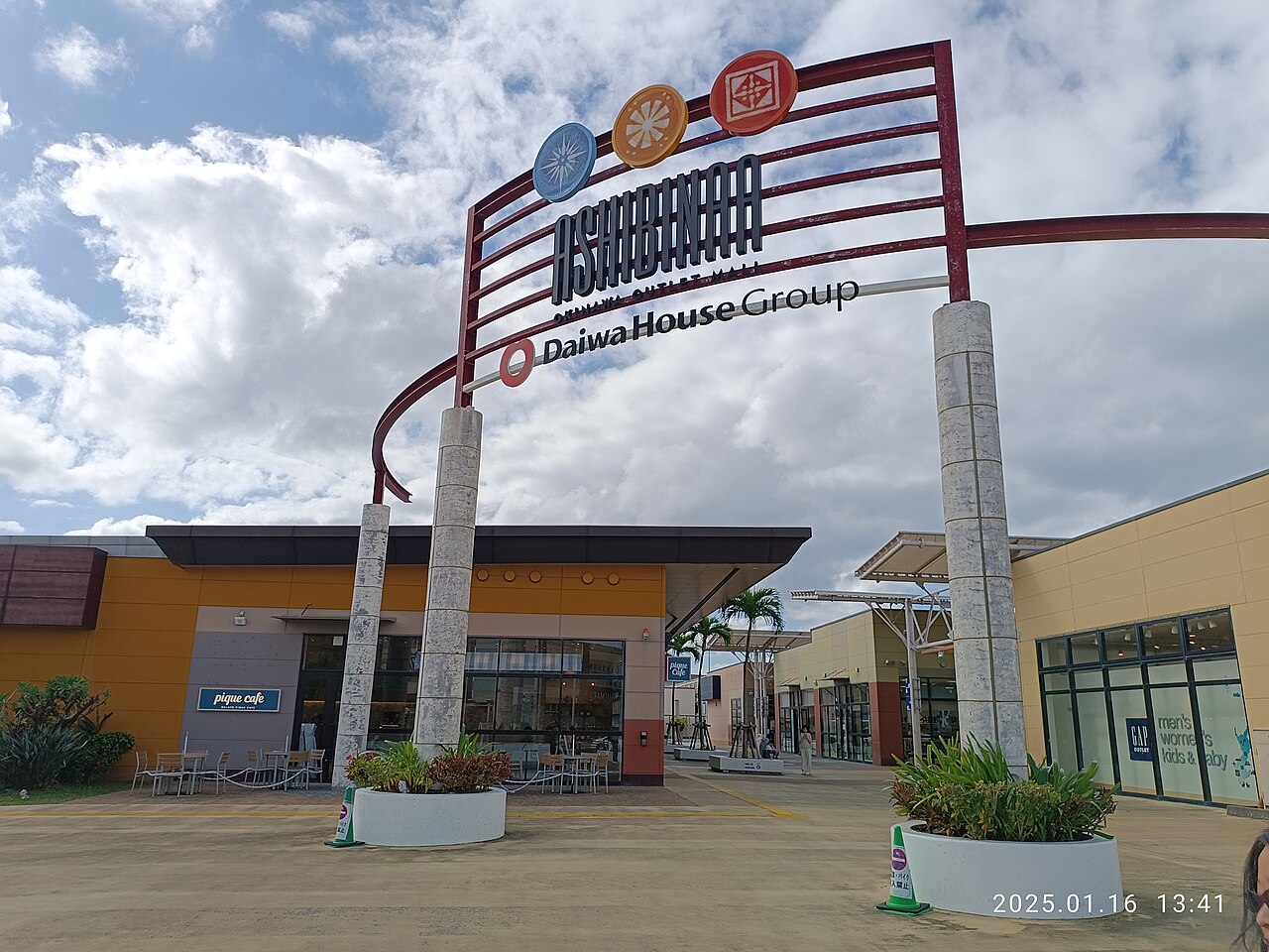 Okinawa Outlet Mall Ashibinaa