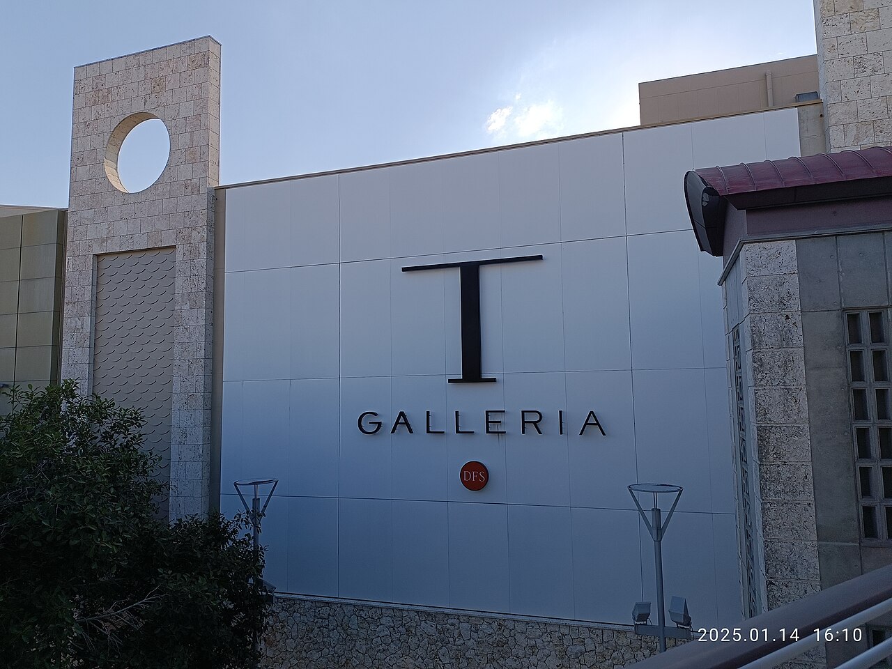 T Galleria Okinawa by DFS