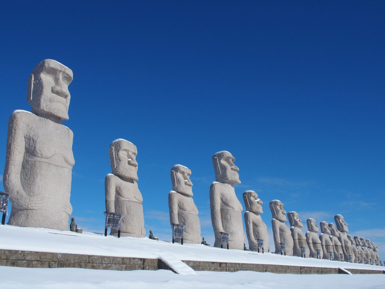 Makomanai Takino Cemetery (Moai & Stonehenge)
