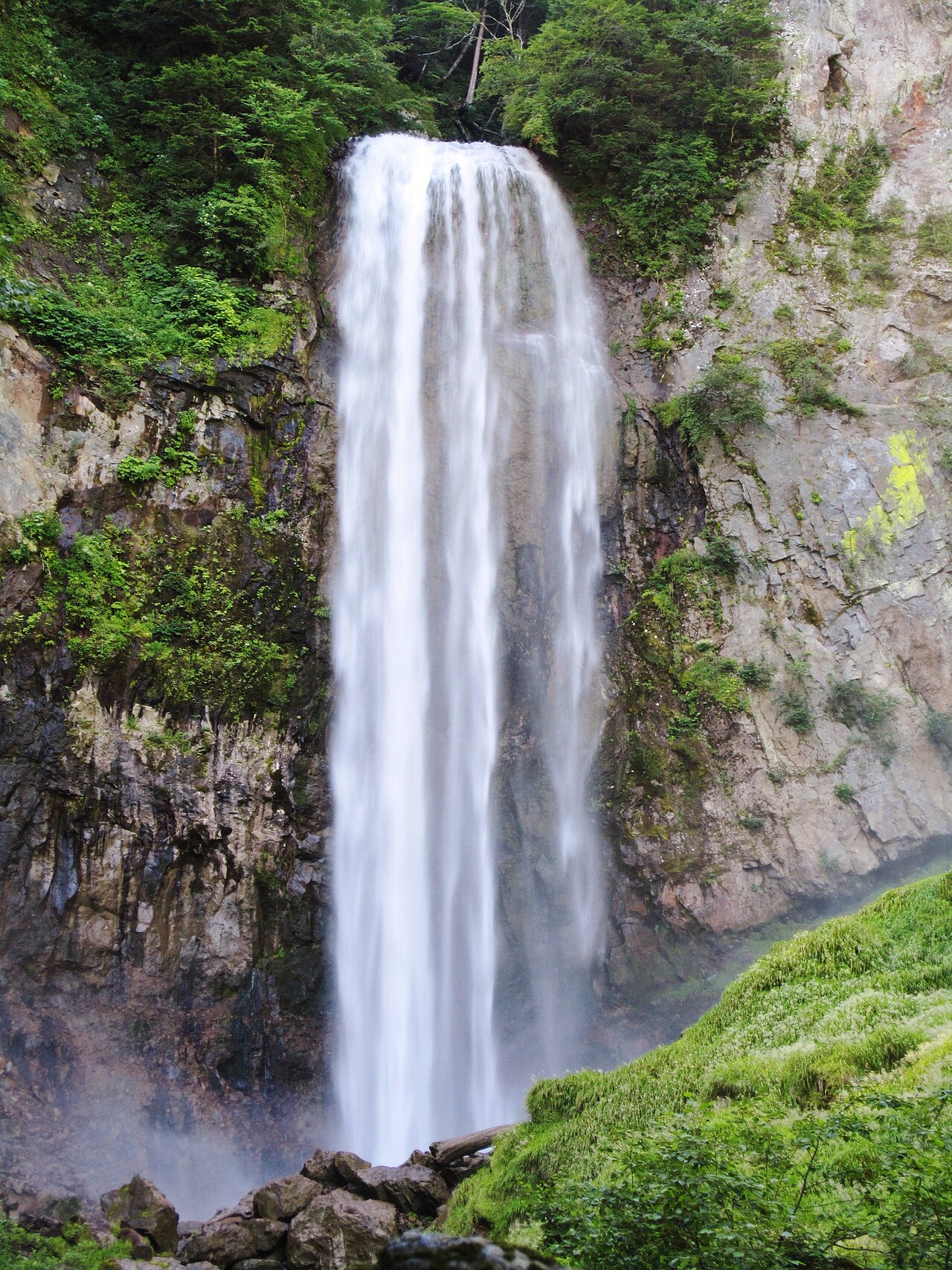 Hirayu Great Falls (Hirayu Otaki)