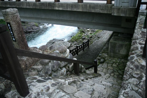 Shinbashi Bridge (Yoshida River)