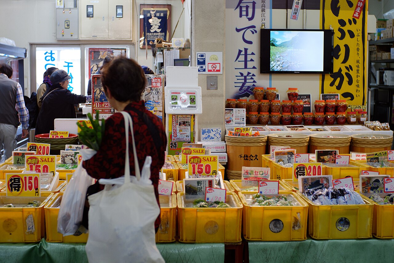Adachi Market (central wholesale fish market)
