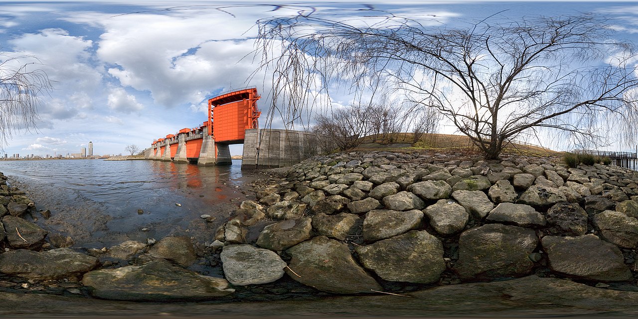 Old Iwabuchi Sluice Gate (Akasuimon / Red Sluice Gate)