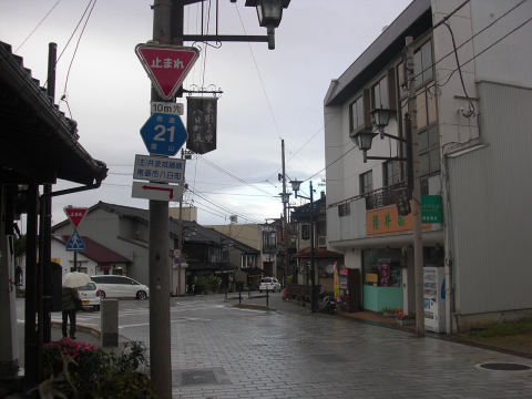 Yokamachi-dori (Inami woodcarving street)